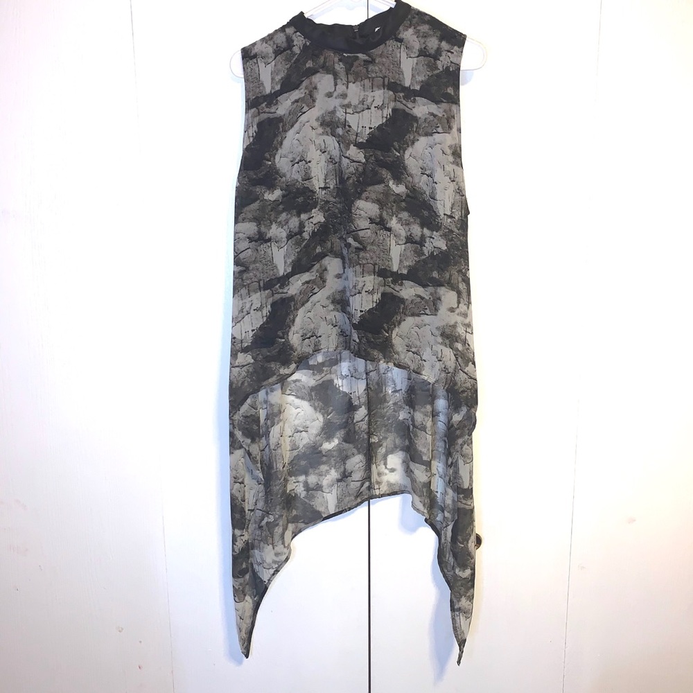 🚨4/$11🚨Divided by H&M ! Size 14!